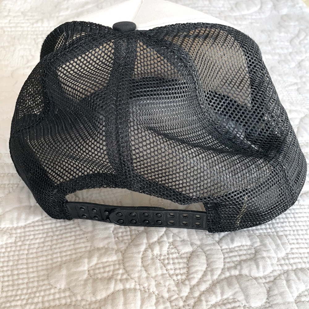 Free Hugs Hat - Picture 3 of 5